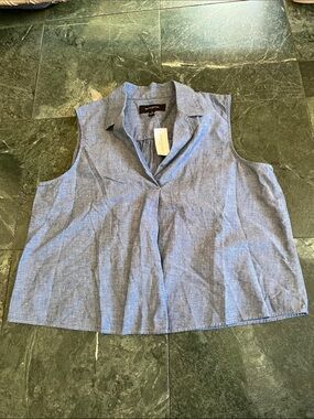 Banana Republic Sleeveless Chambray Muscle Tee in Light Blue